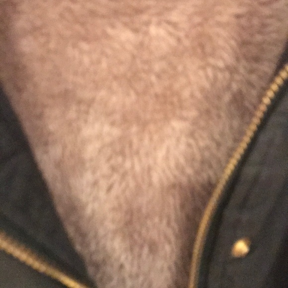 Army green fur lined vest - Picture 4 of 5